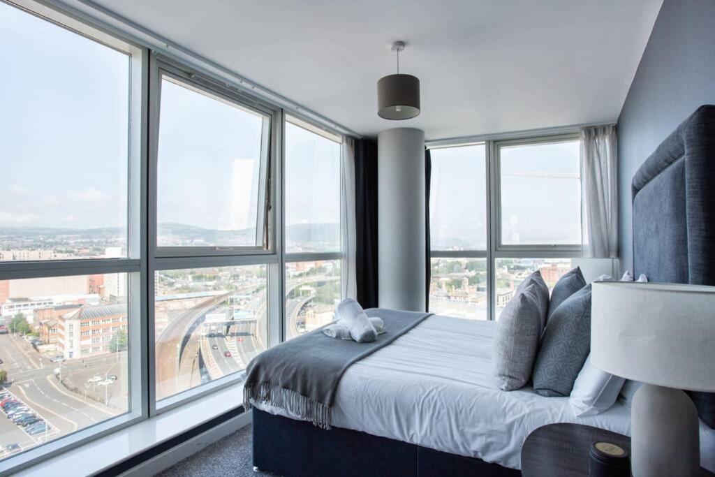 Titanic & City Views, Ultra Luxury City Parking Apartment Belfast Bagian luar foto