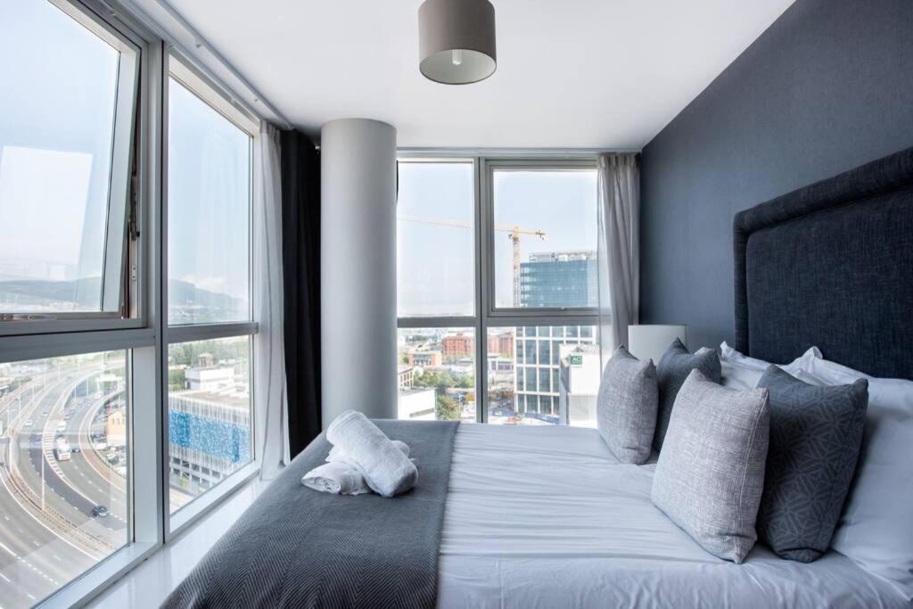 Titanic & City Views, Ultra Luxury City Parking Apartment Belfast Bagian luar foto